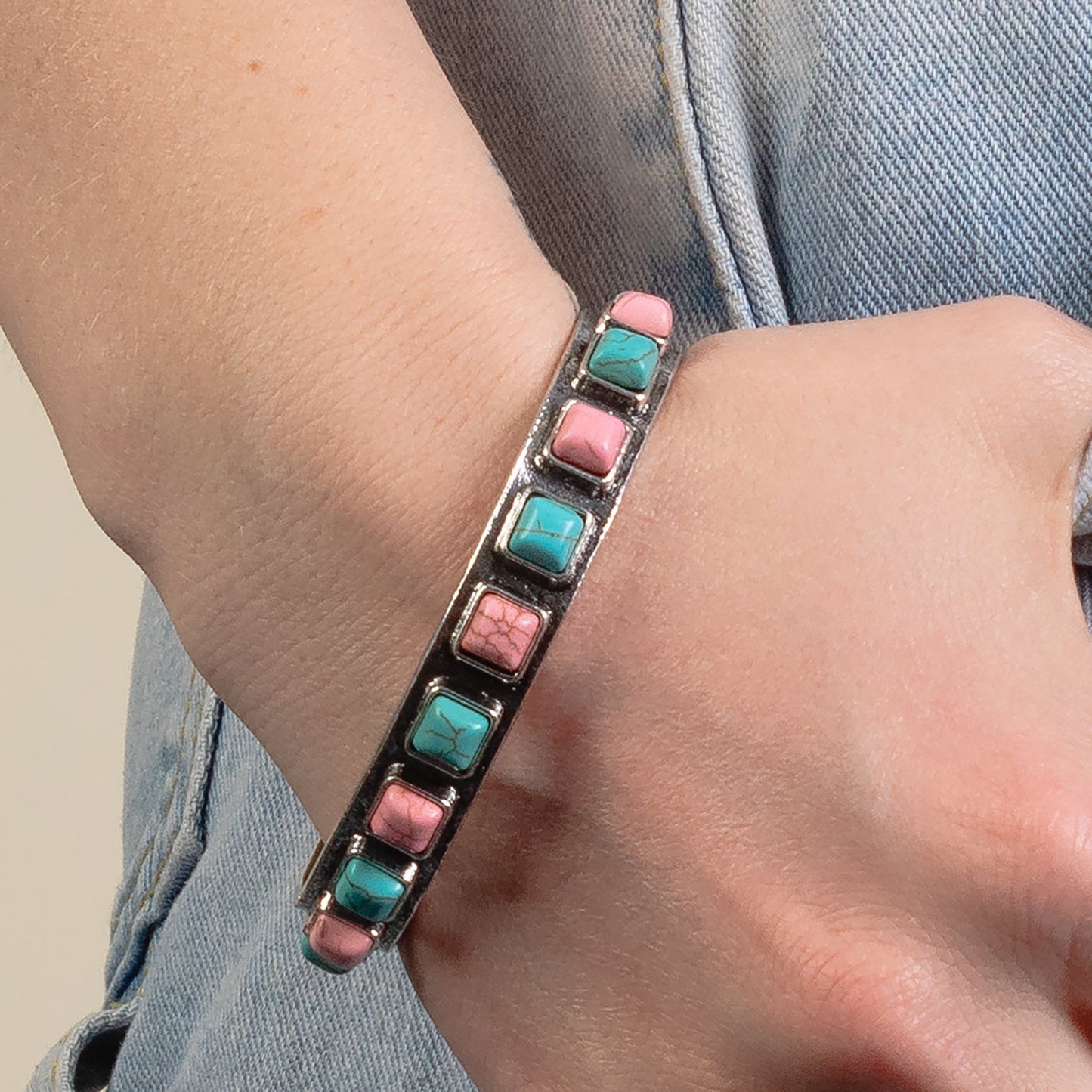 https://cdn.shopify.com/s/files/1/0123/8407/5833/files/74806---TUQ-PINK.jpg?v=1739979209